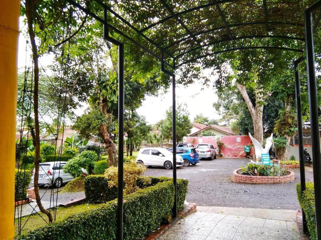 Taman Sari Hotel Dan Resort Sukabumi Luaran gambar