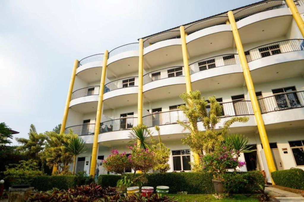 Taman Sari Hotel Dan Resort Sukabumi Luaran gambar